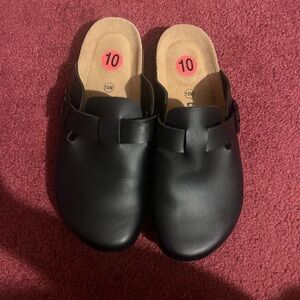 Cushionaire Black Slip-On Clogs
